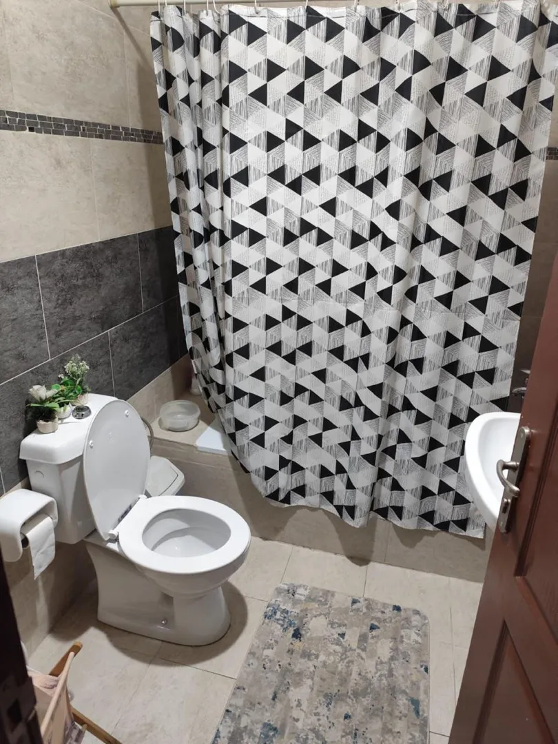 شقة طابق ارضي مع روف للبيع