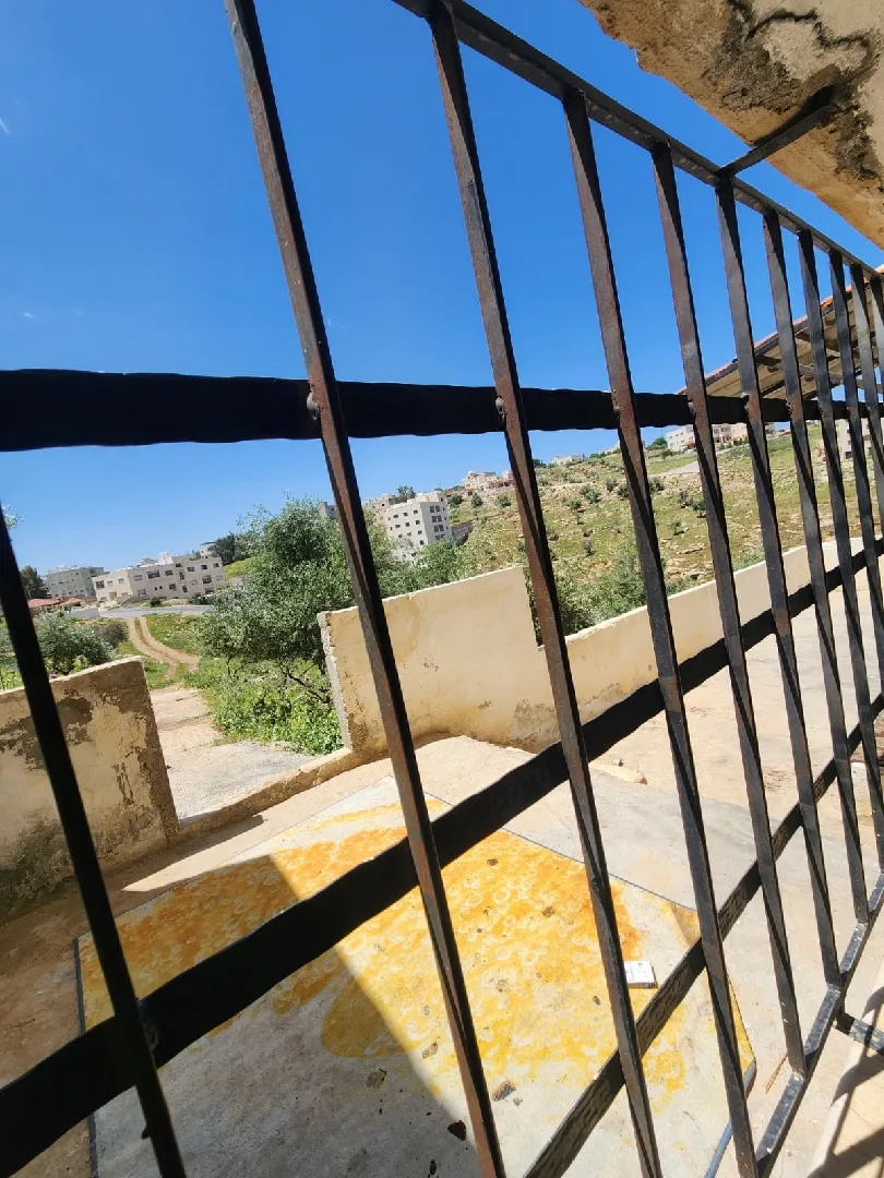 السلام عليكم ورحمه الله وبركاته ✋شقه للايجار في اربد 👍زبدا شرق المركز الغربي 👍من