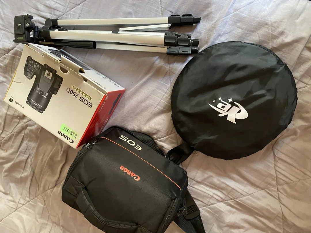 كميرا canon Eos 250D