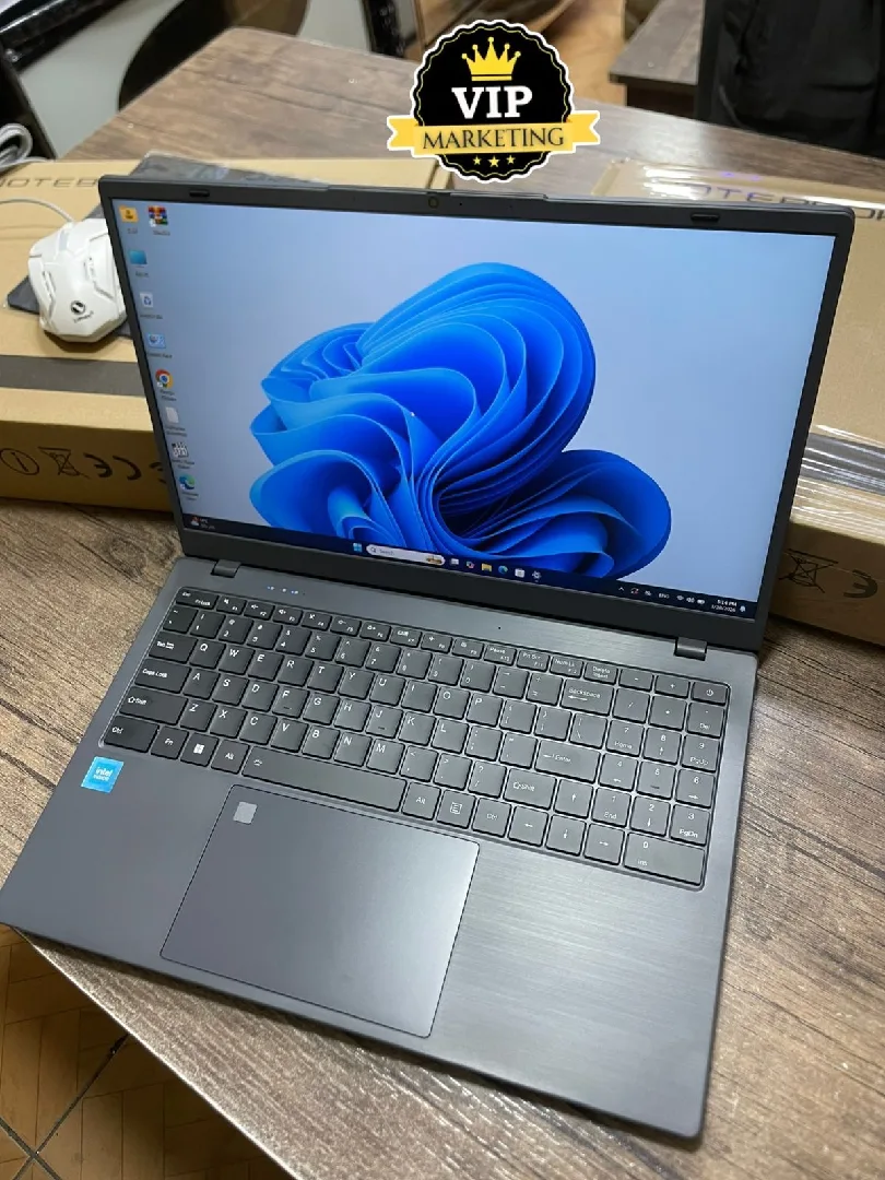 لاب توب جديد بالكرتونة