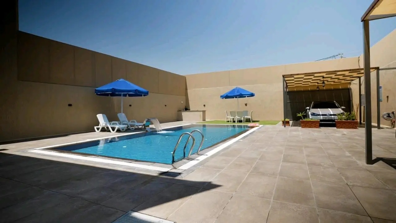 فرصة استثمارية 4 شاليهات متلاصقة للبيع جديدة