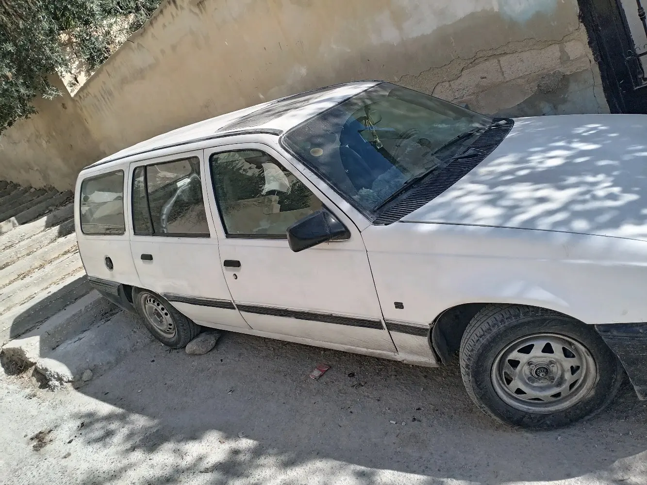 كاديت ستيشن للبيع