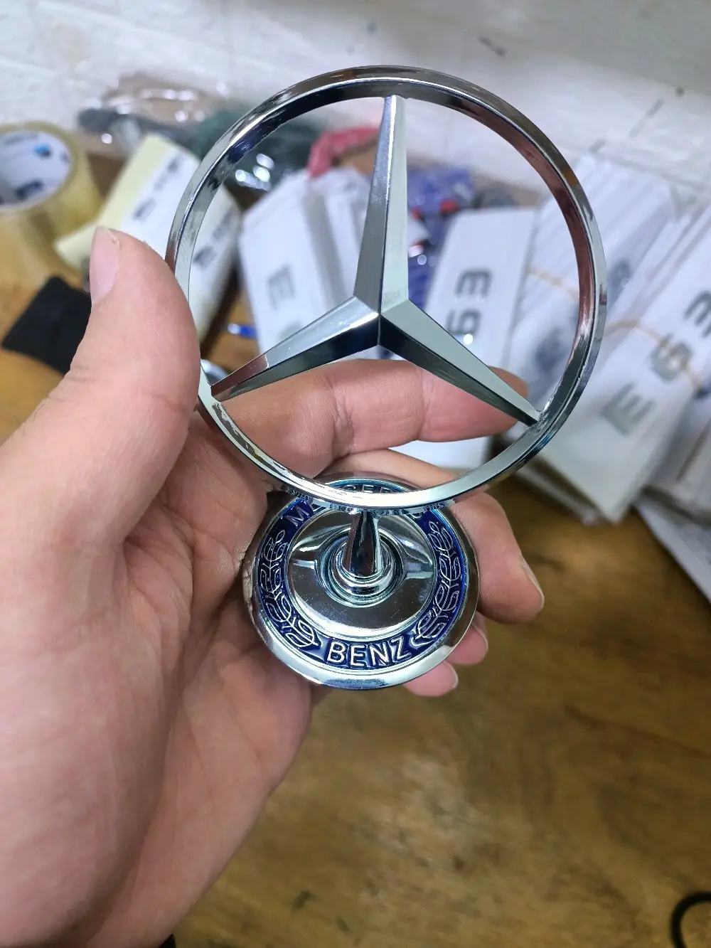 شعار مارسيدس قرش ونص موجود للف