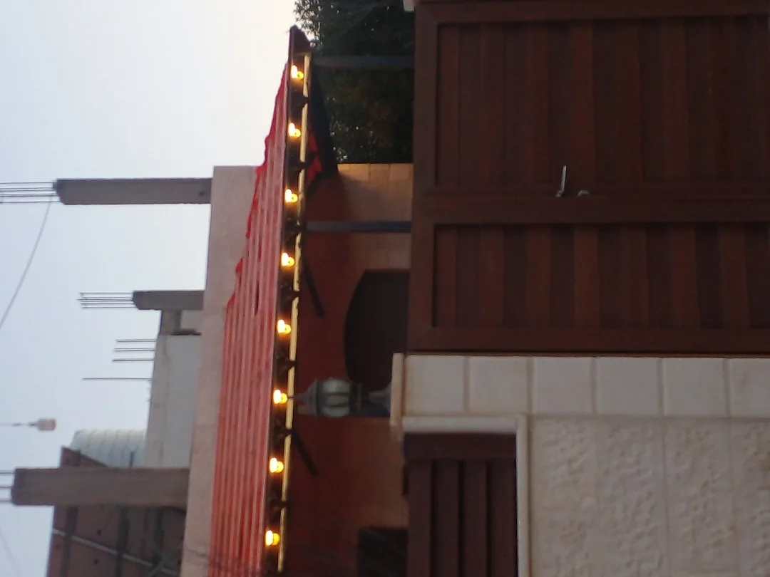 تركيب قرميد براقولا عزل اسطح بناء وتمديد مسابح تركيب المنيوم