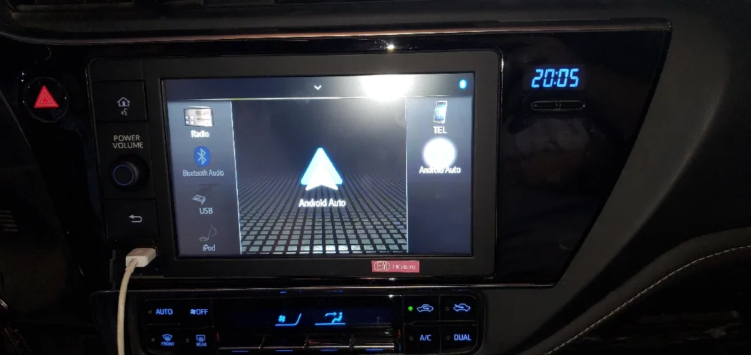 شاشة تويوتا كورولا اصليه جديده شركة وارد الشرق الأوسط مكفوله