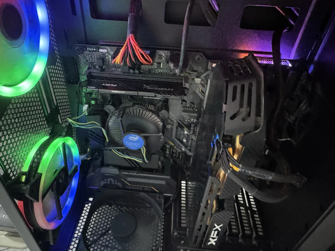 جهاز pc للبيع و شرا ما بقصر معو موصفات تحت بل وصف