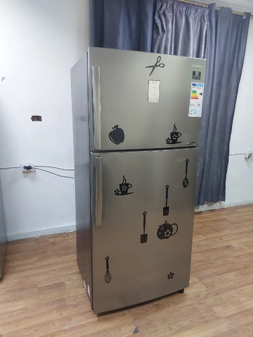 يوجد لدينا ثلاجات بحالة ممتازه