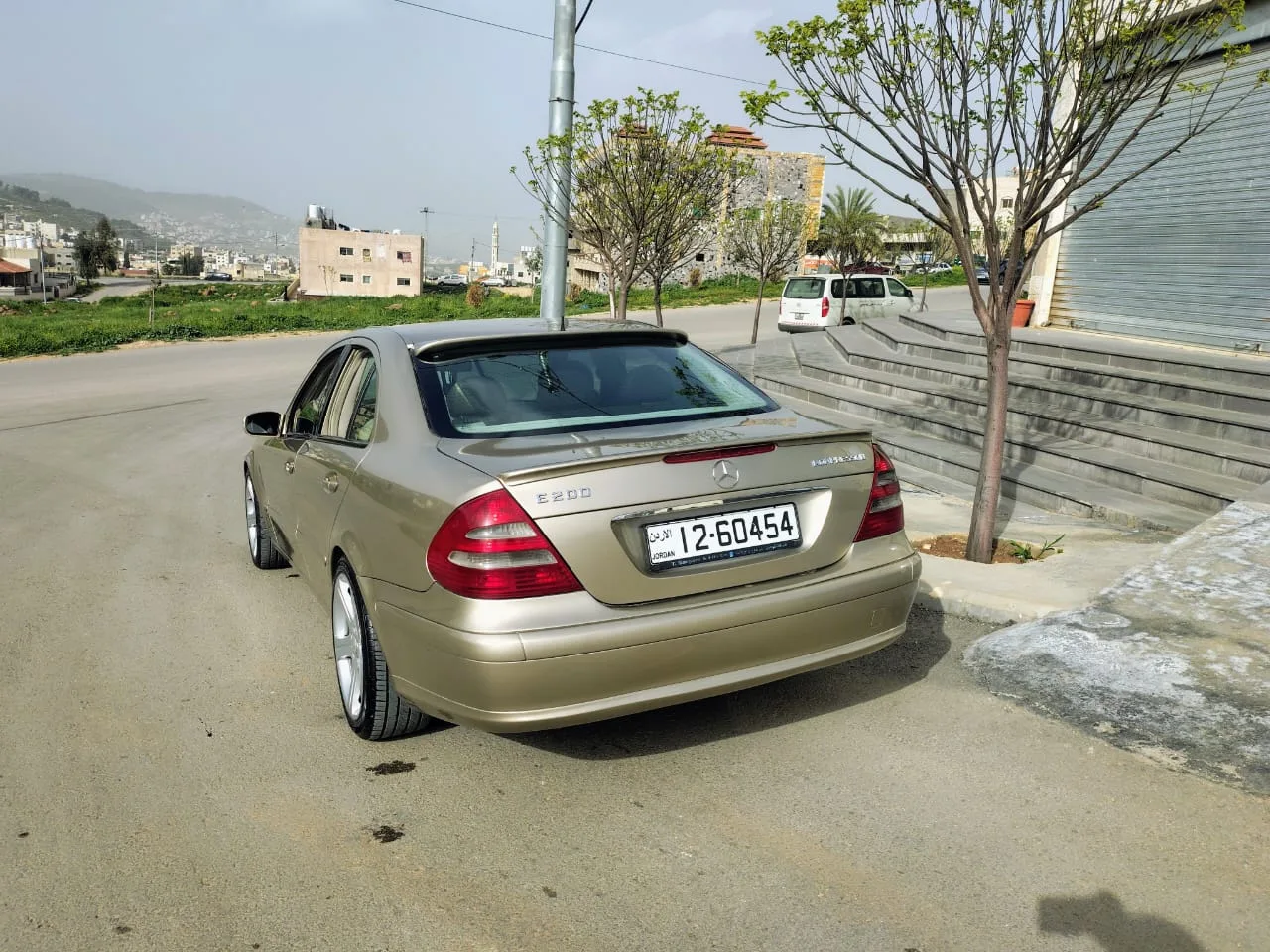 مرسيدس E200