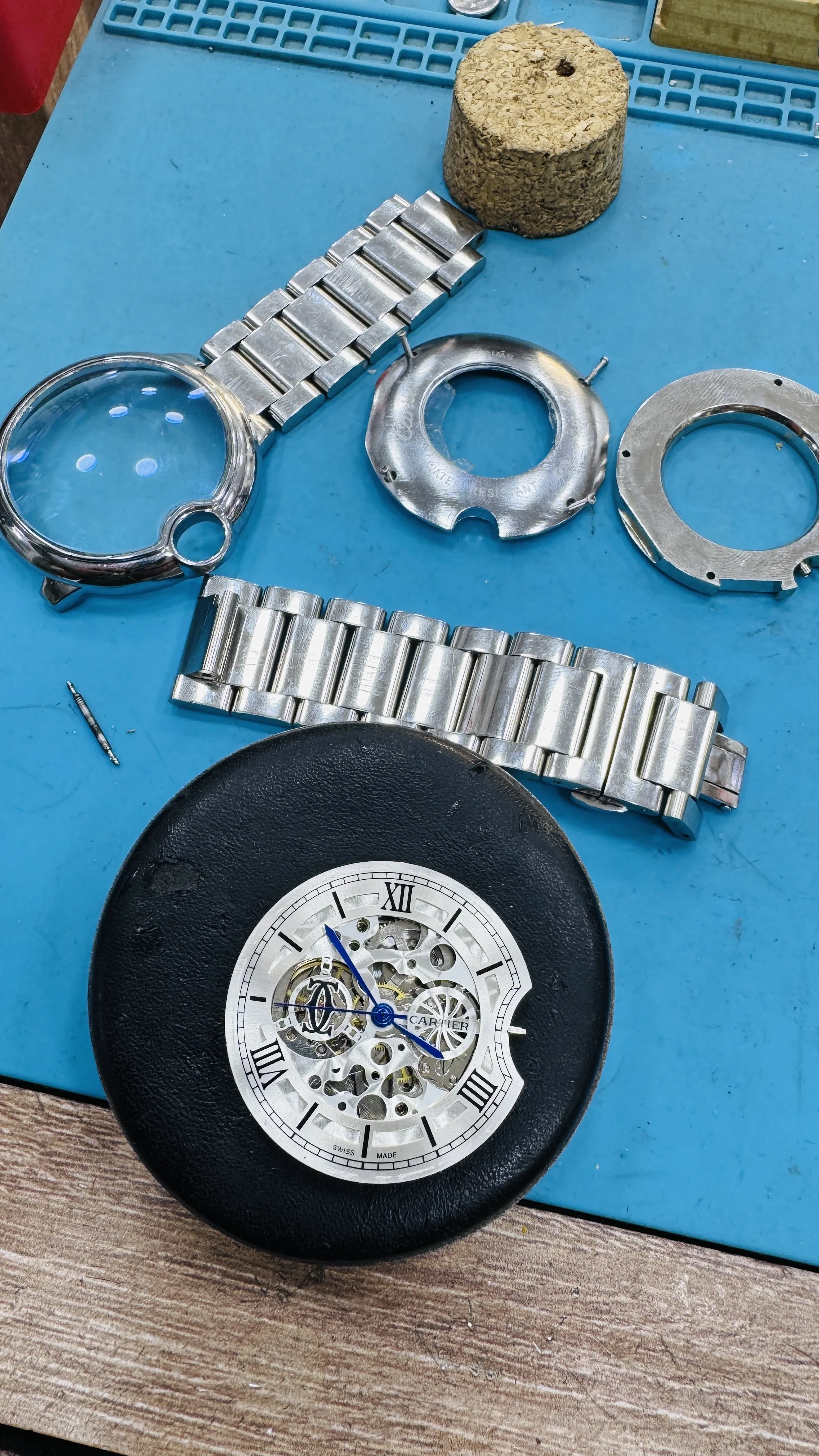 خبراء صيانة جميع انواع الساعات بكفالة