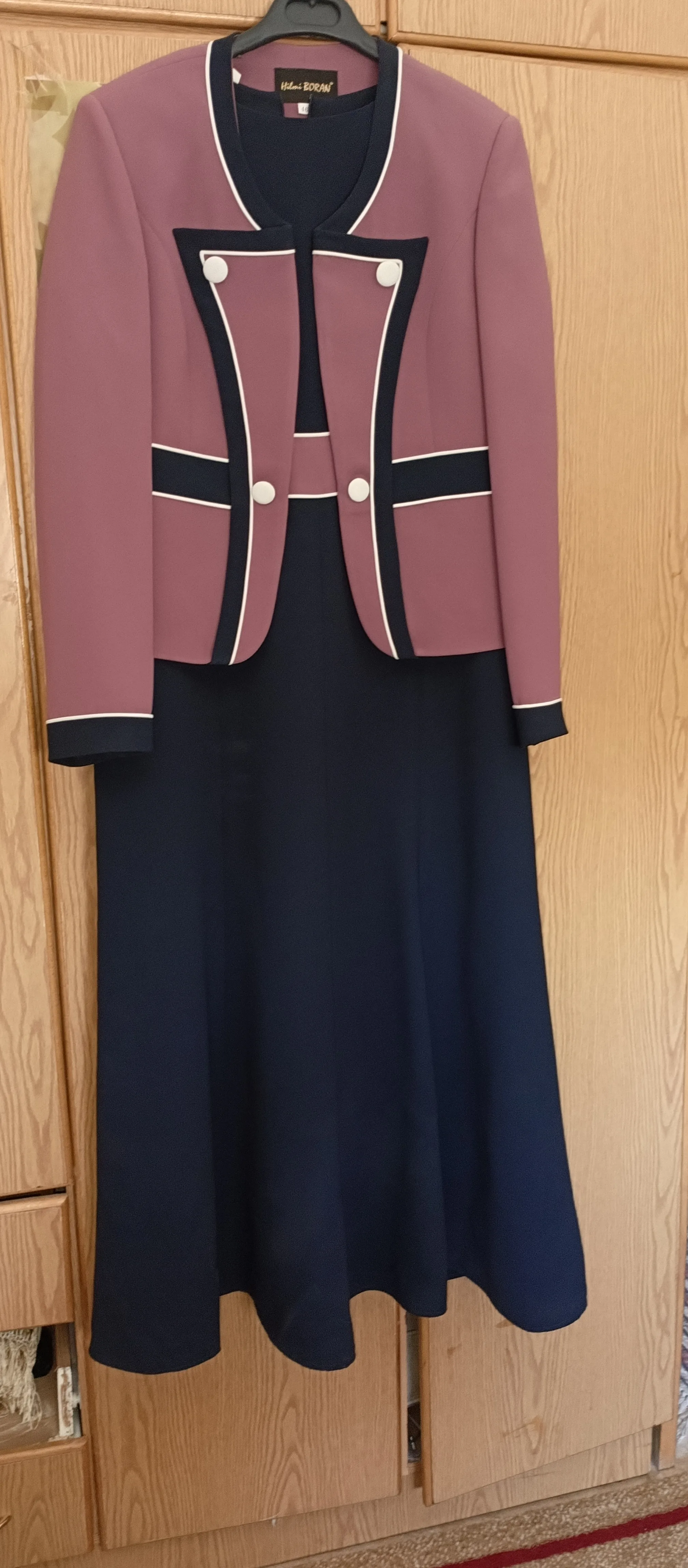 أطقم شبه جديد للبيع