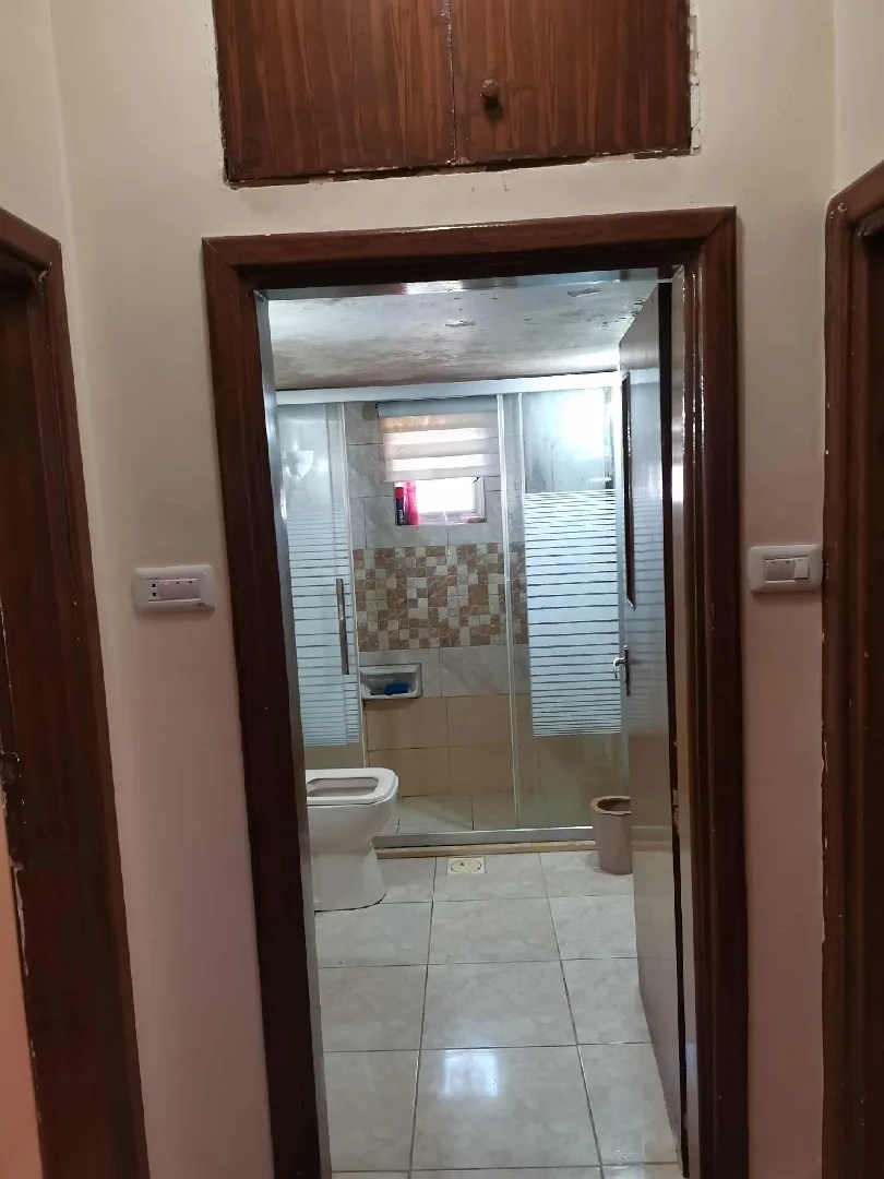 شقة للبيع طابق ثاني بموقع مميز وبسعر مغري في الهاشمي الشمالي من المالك مباشرة