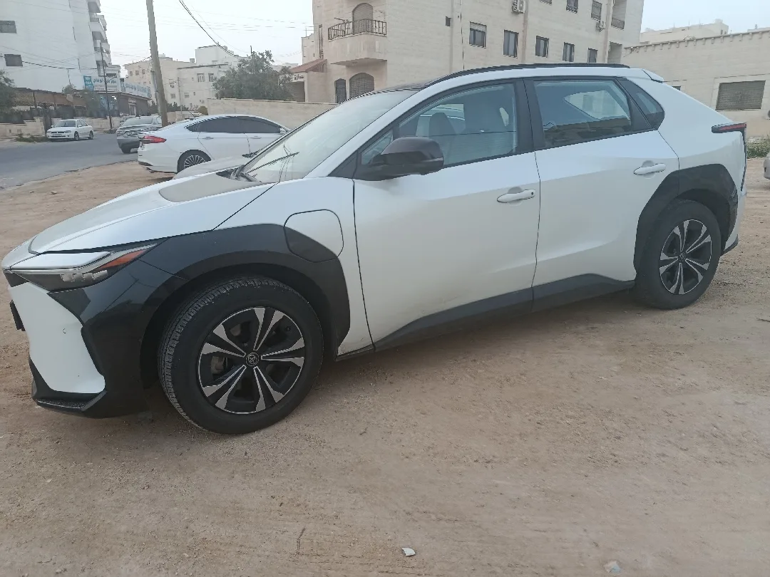 تويوتا BZ4X 2023