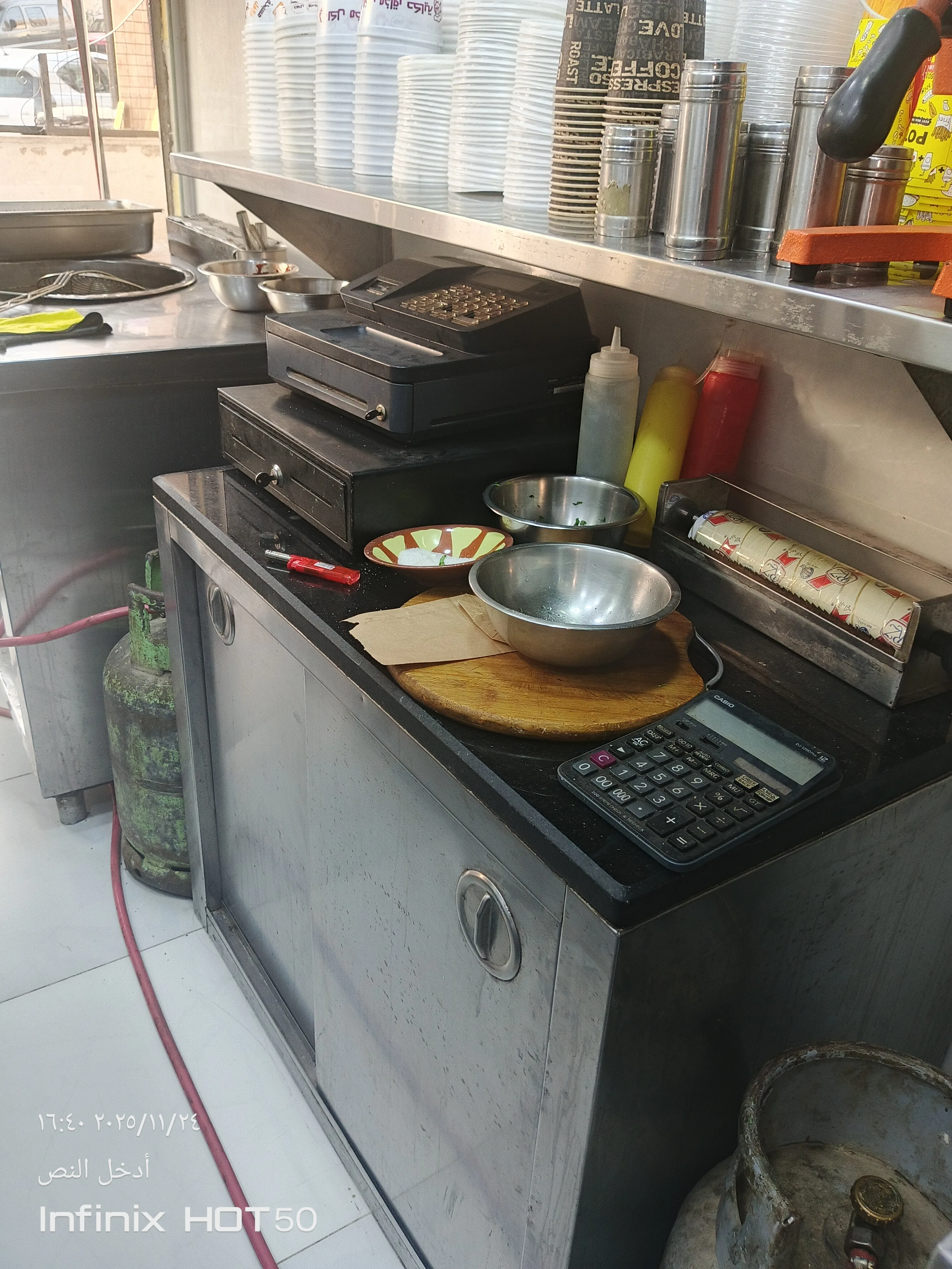 عدة مطعم للبيع