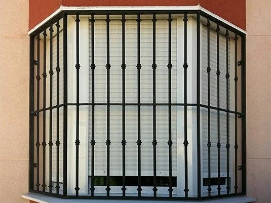 تفصيل جميع اعمال الحداده والديكورات وزخرفه المعادن