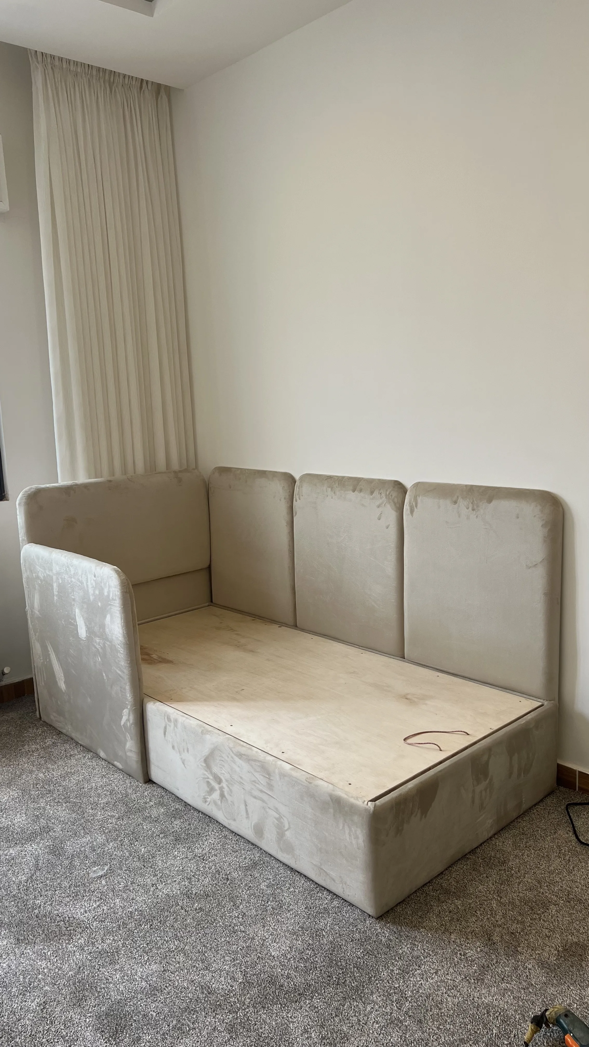 سرير اطفال مع حمايات خشب لاتيه اندونيسي جميع الالوان جكات هيدروليك تفصيل