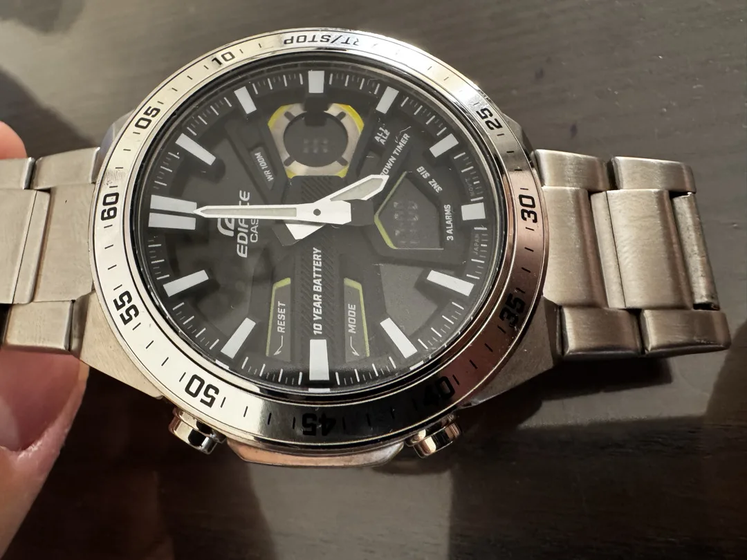 ساعة Casio Edifice أصلية EFV-C110 — World Time / 10 Year Battery / WR100M