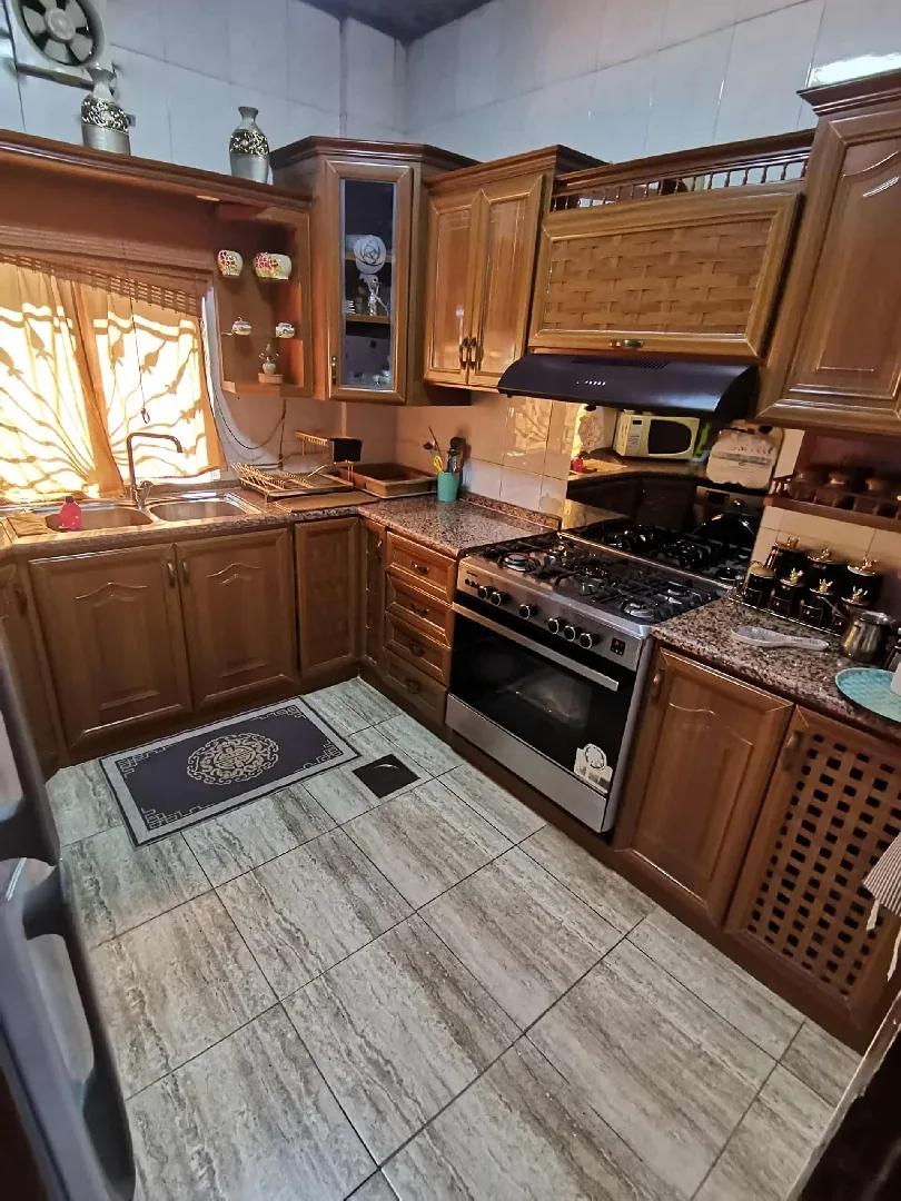 شقة للبيع طابق ثاني بموقع مميز وبسعر مغري في الهاشمي الشمالي من المالك مباشرة