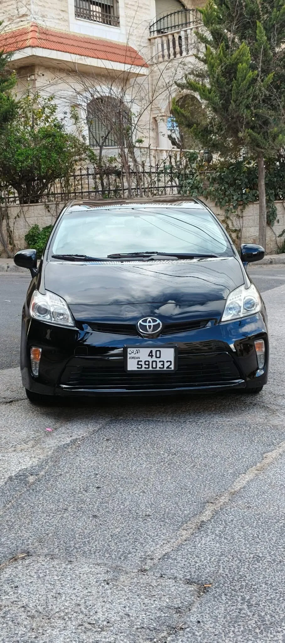 تويوتا بريوس موديل 2015 مالك واحد ممشى 72 الف فقط ثلاث جيد وقصعه