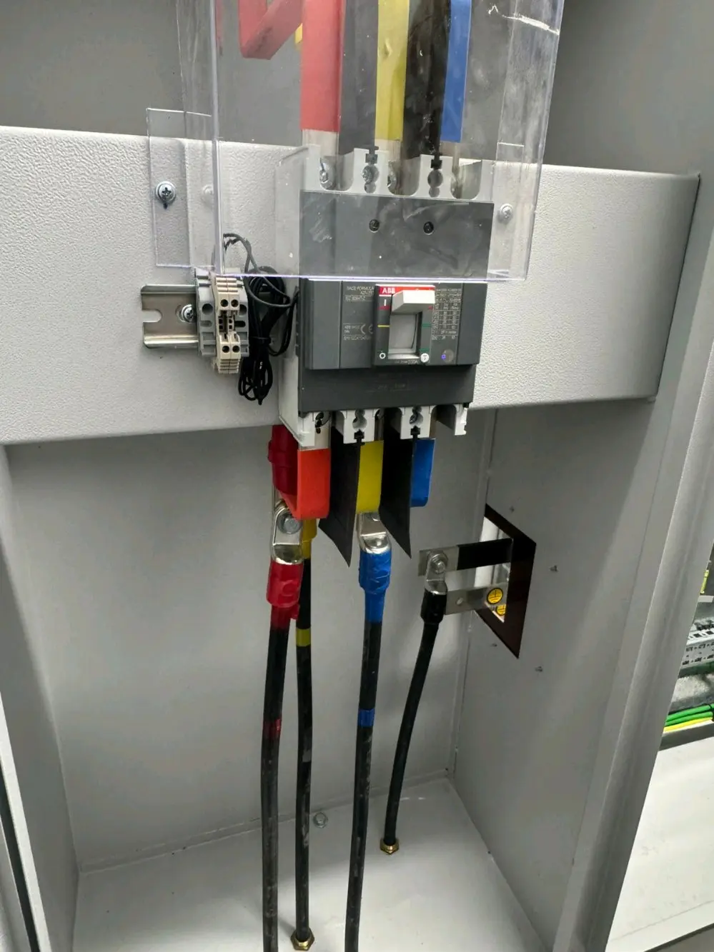 فني كهربائي