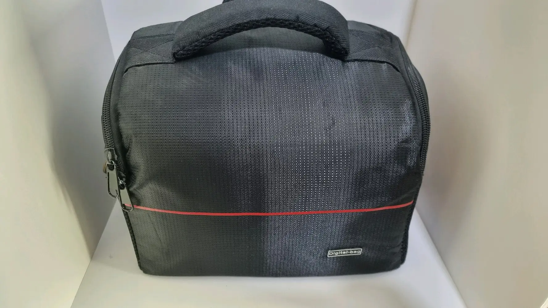 كاميرا كانون R10