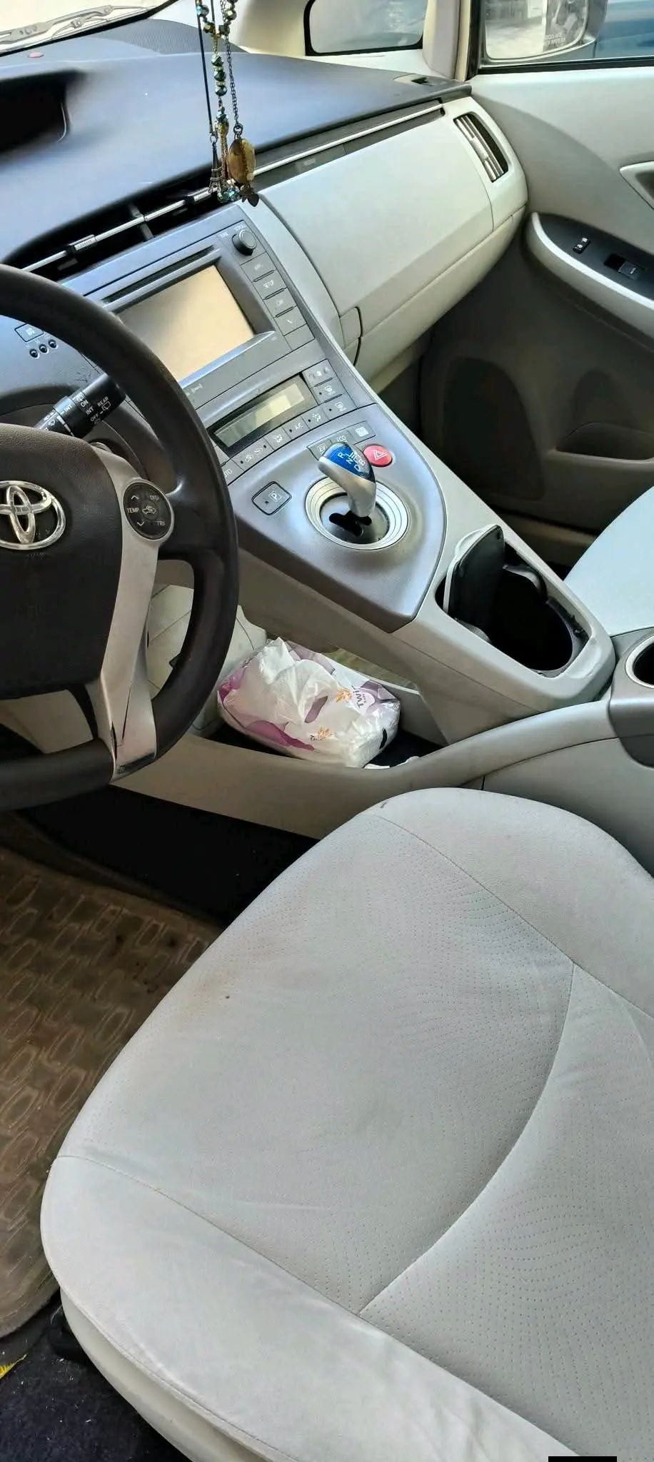 تويوتا بريوس موديل 2012