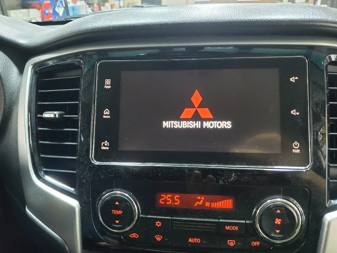 شاشة متسوبيشي اصليه