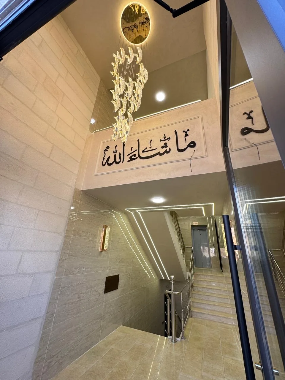 شقة ارضيه ١٦٢ م مع راس ٤٠ م للبيع في البنيات / جانب مدارس ادحصاد التربوي