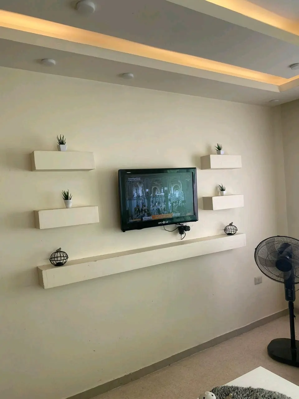 عماره منطقه عمان جبل المناره ٤ طوابق مع روف مسطح الف متر مساحه الارض ٥٣٥ متر مكو