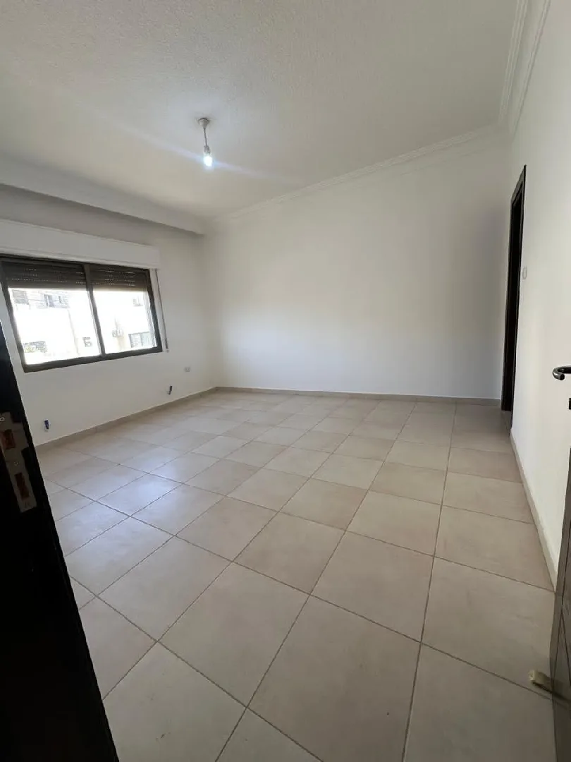 شقة جديدة طابق ثاني للبيع في ابو نصير حي الضياء بدفعة واقساط من المالك مباشرة