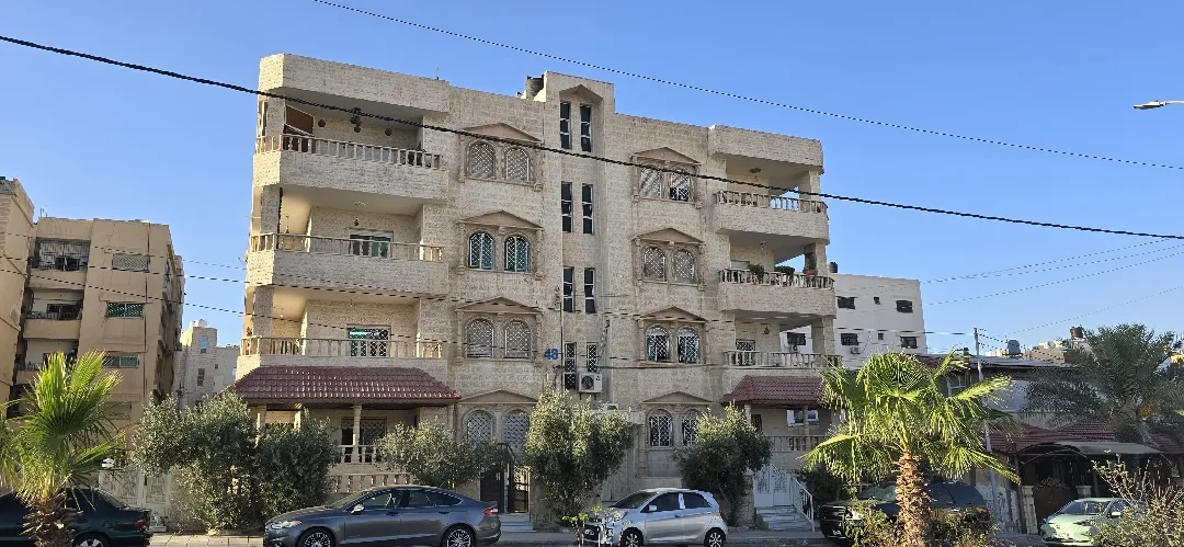 شقه فاخره للبيع