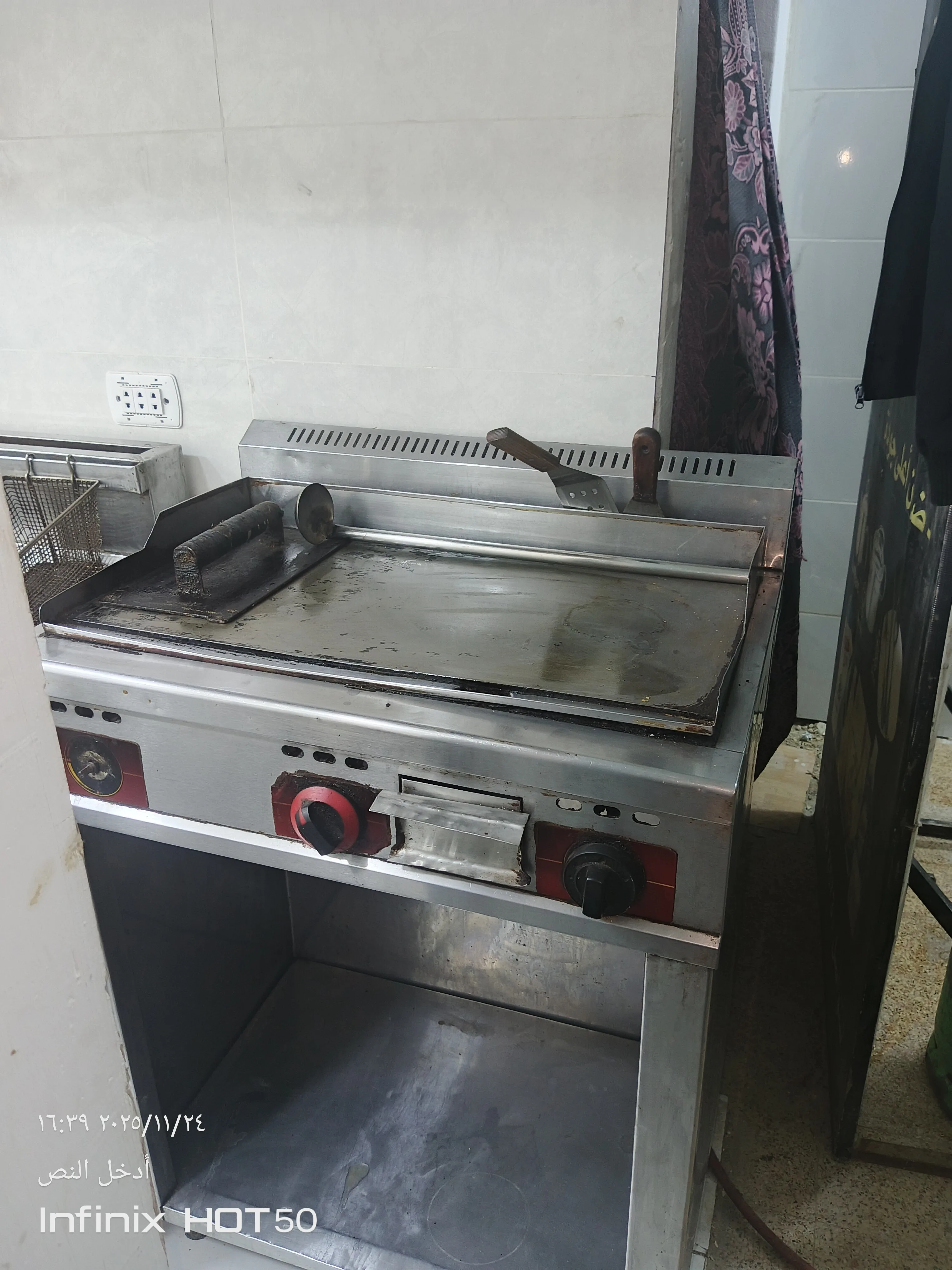 عدة مطعم للبيع