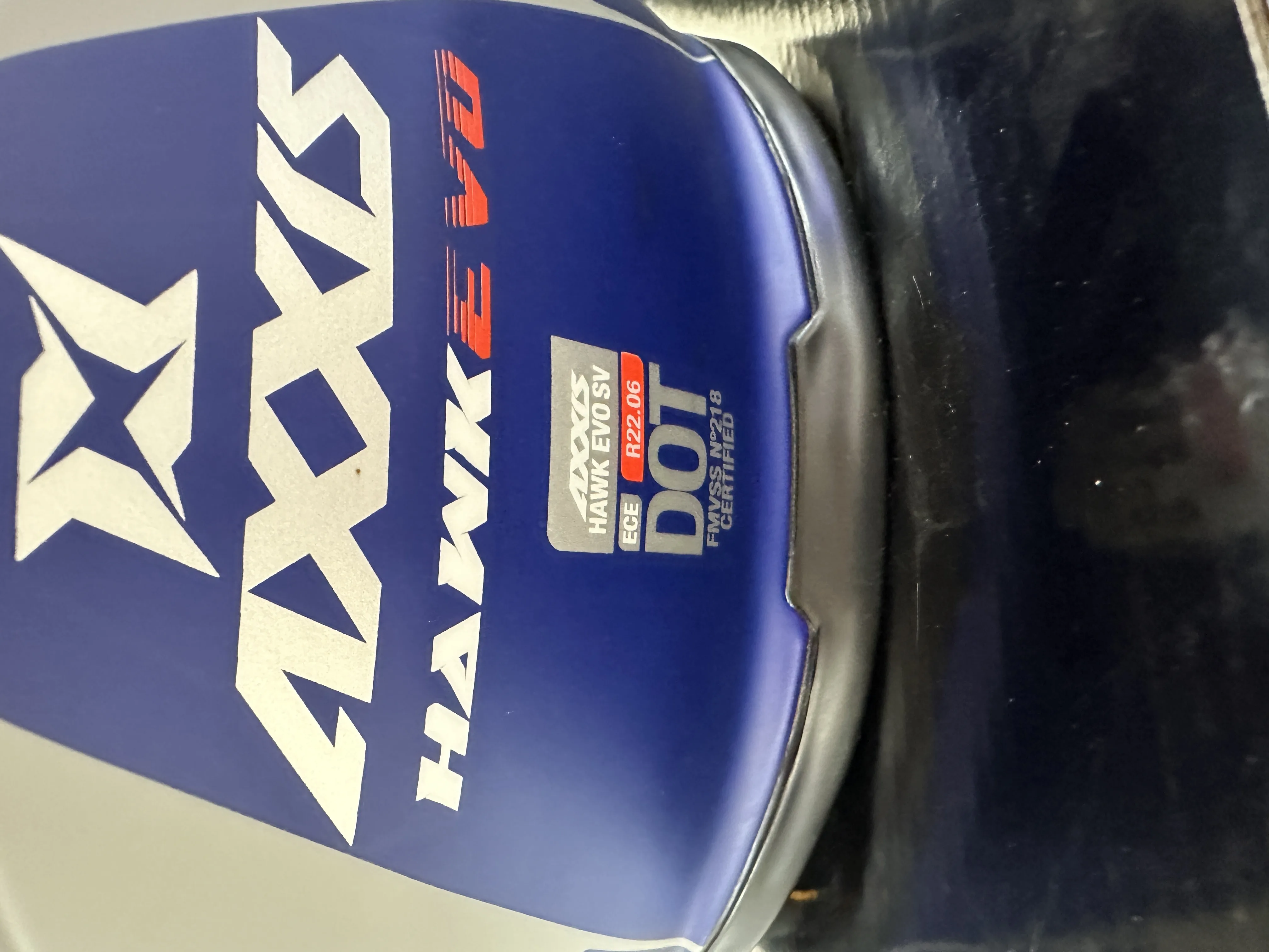 خوذه نوع اكسيس من شركة سوزوكي مصنفه