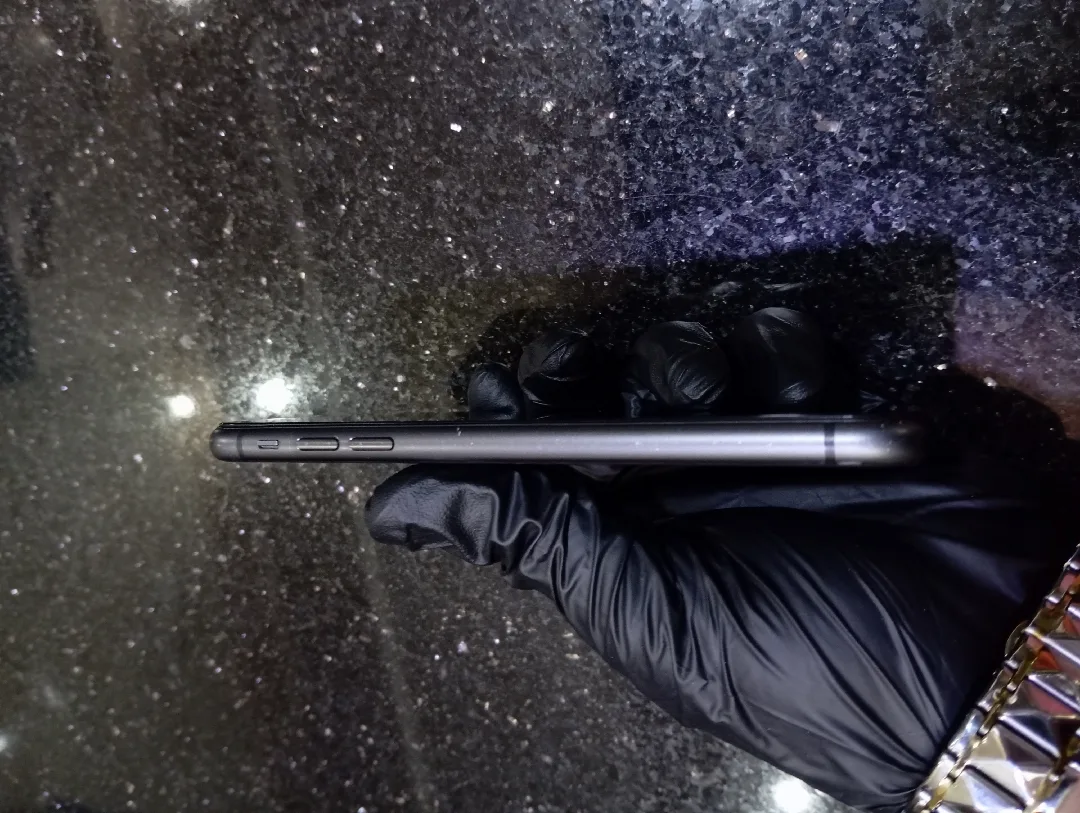 أيفون 11 عادي للبيع او البدل بأيفون فقط موجود بالعقبة