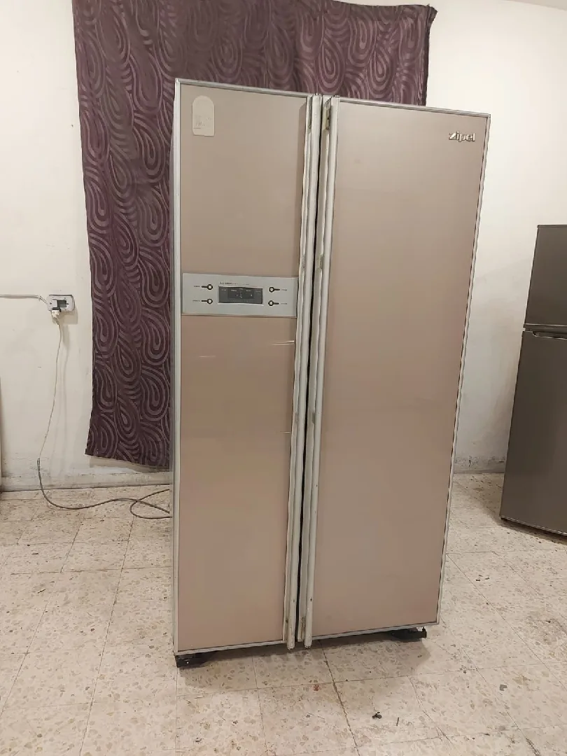 يوجد لدينا ثلاجات بحالة ممتازه