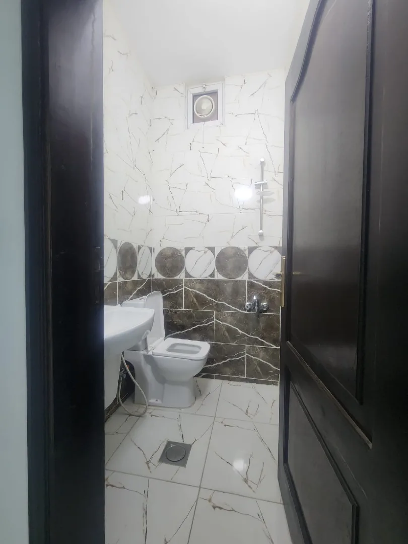 السلام عليكم ورحمه الله وبركاته ✋شقه للايجار في اربد 👍زبدا شرق المركز الغربي 👍من