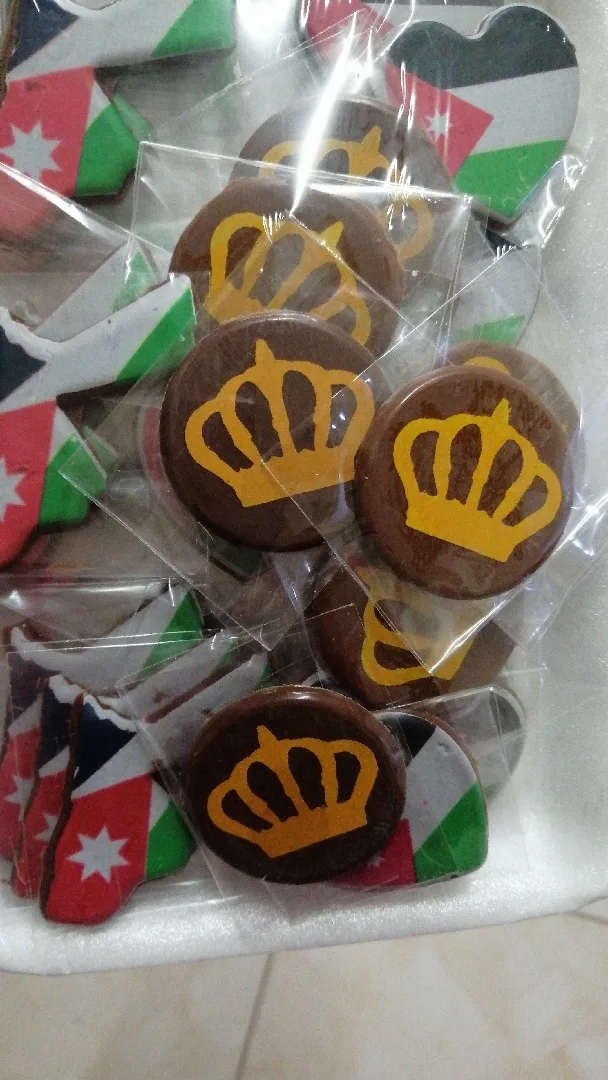 رقائق الشوكولاته مطبوعة عليها علم