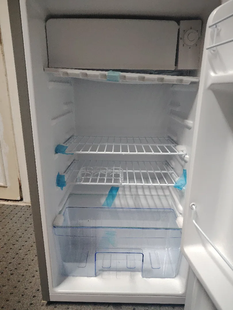 ثلاجة مكتبية