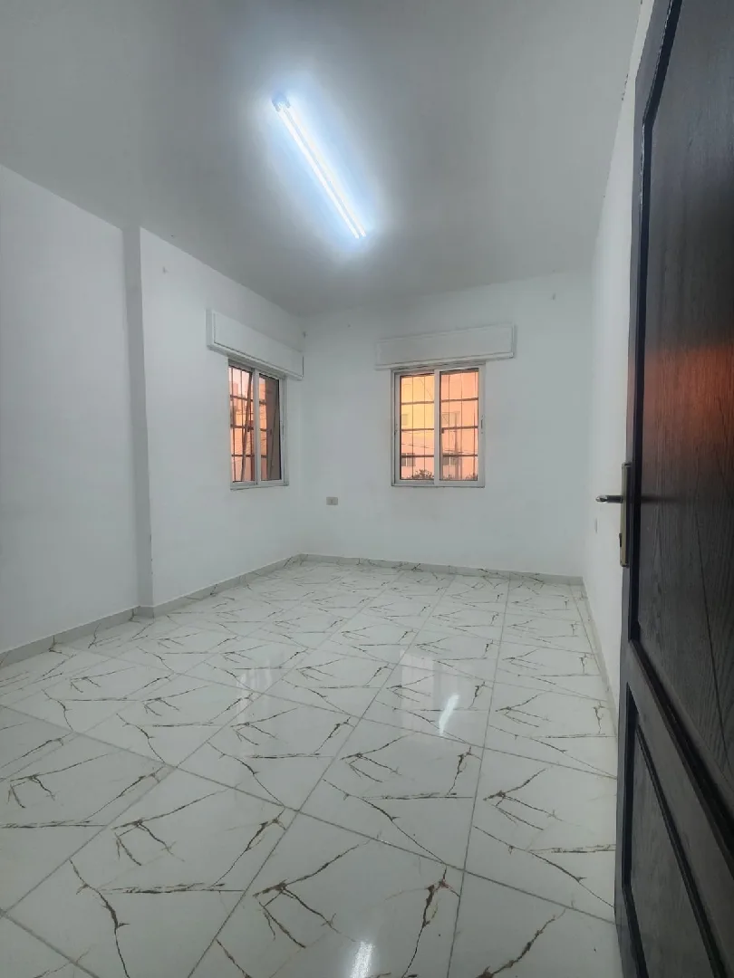 السلام عليكم ورحمه الله وبركاته ✋شقه للايجار في اربد 👍زبدا شرق المركز الغربي 👍من