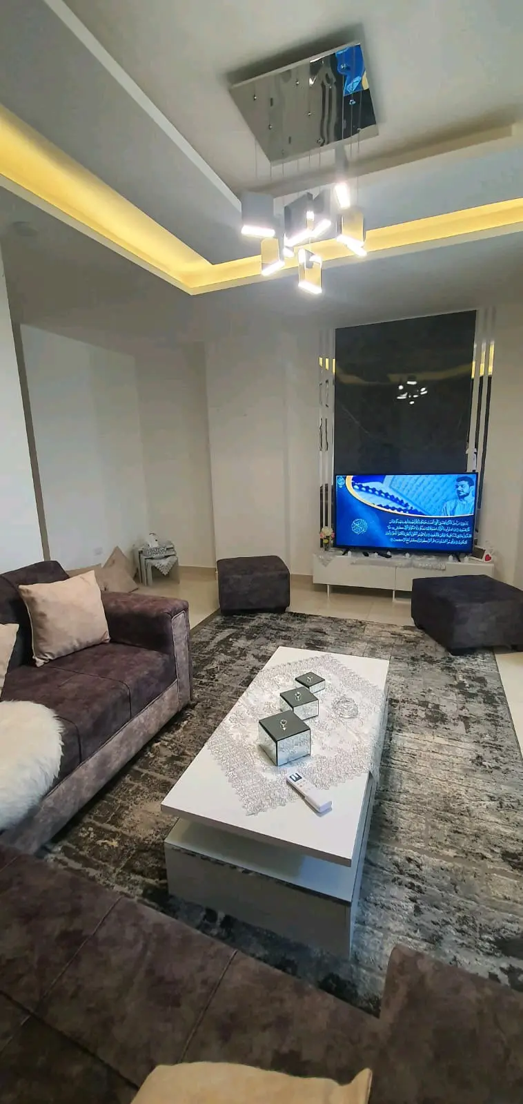 شقة سوبر ديلوكس بناء حديث ، نادي السباق شيك المطار