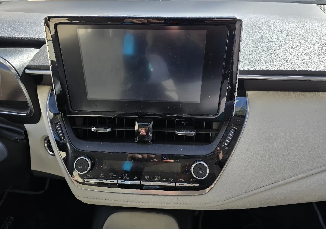 شاشة تويوتا كورولا اصليه جديده شركة وارد الشرق الأوسط مكفوله