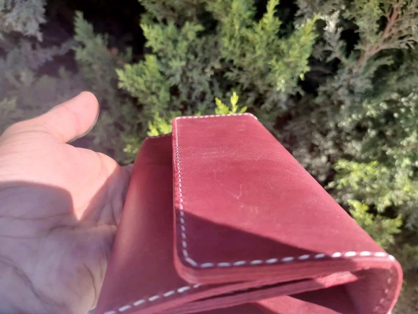 محافظ جلد طبيعي صناعه وخياطه يدويه بالكامل