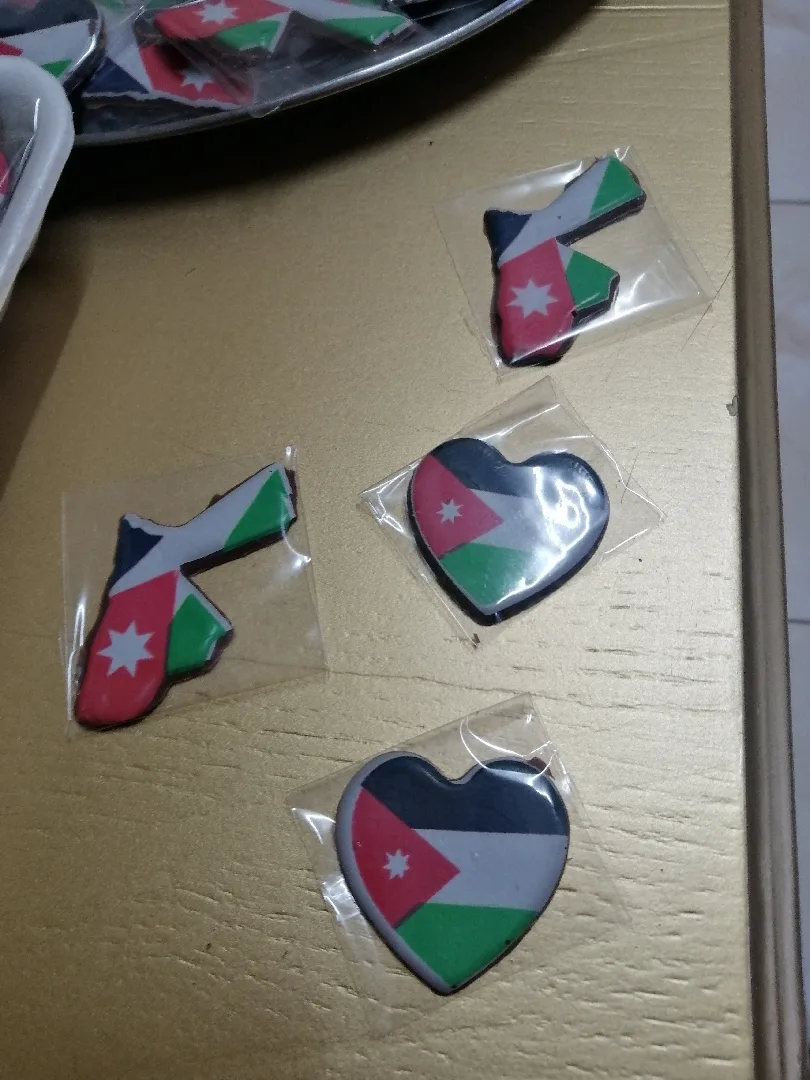 رقائق الشوكولاته مطبوعة عليها علم