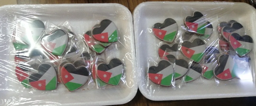 رقائق الشوكولاته مطبوعة عليها علم