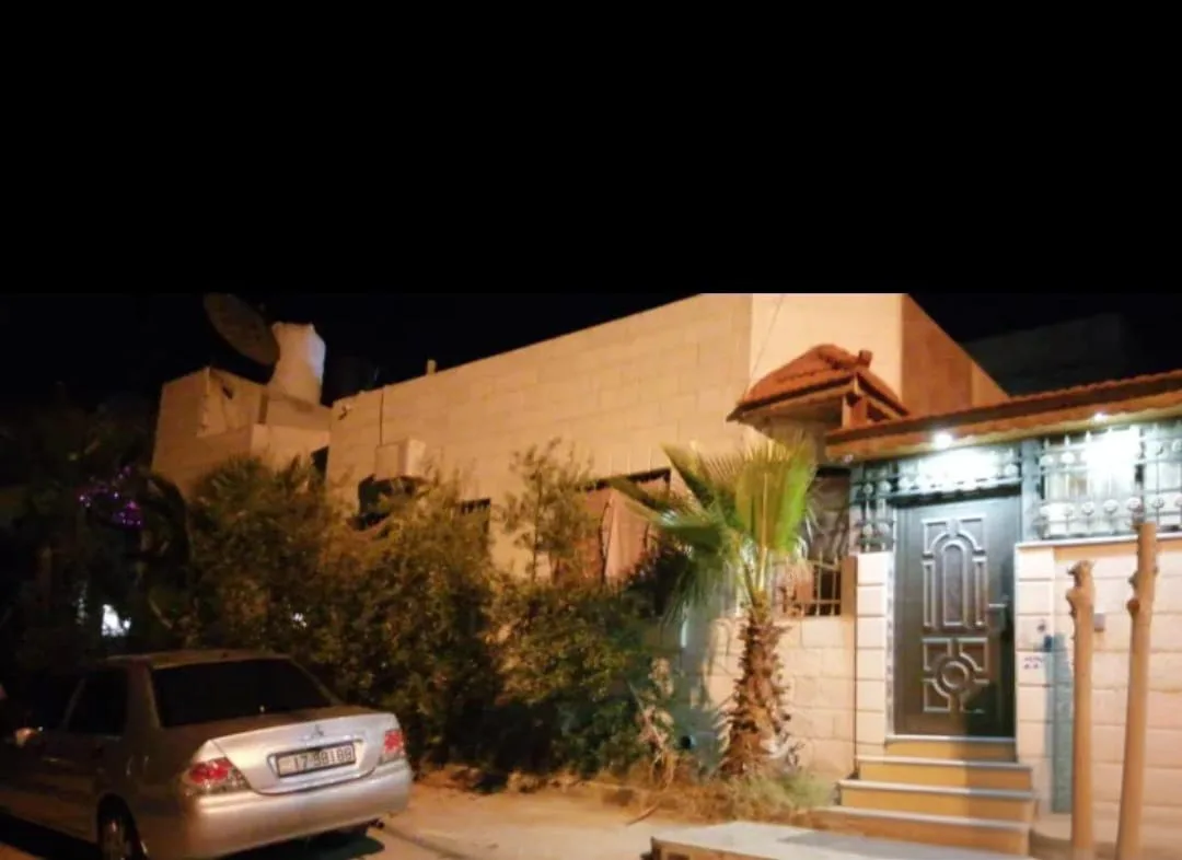 بيت طابق الزرقاء جبل طارق