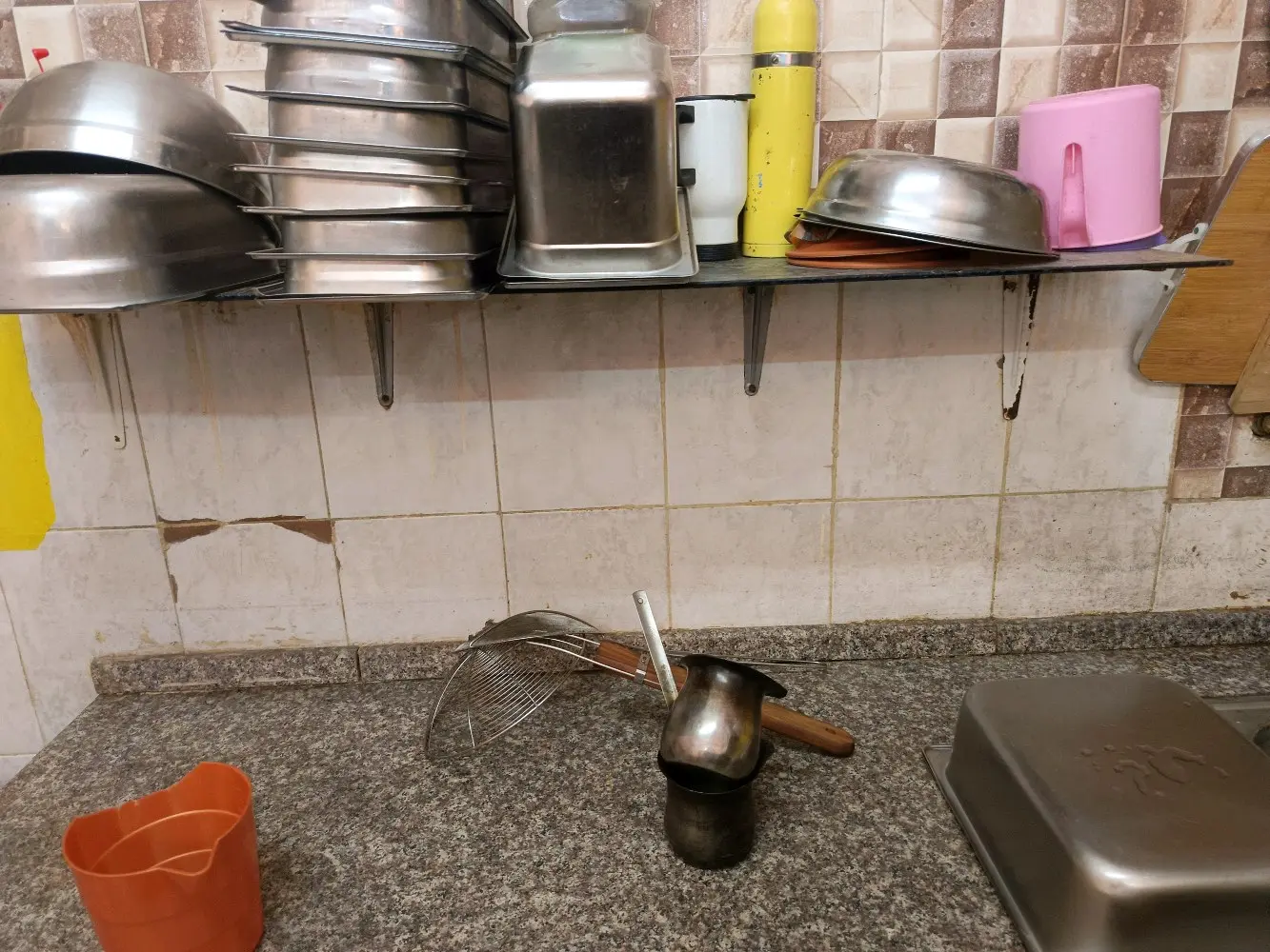 عدة مطعم كاملة