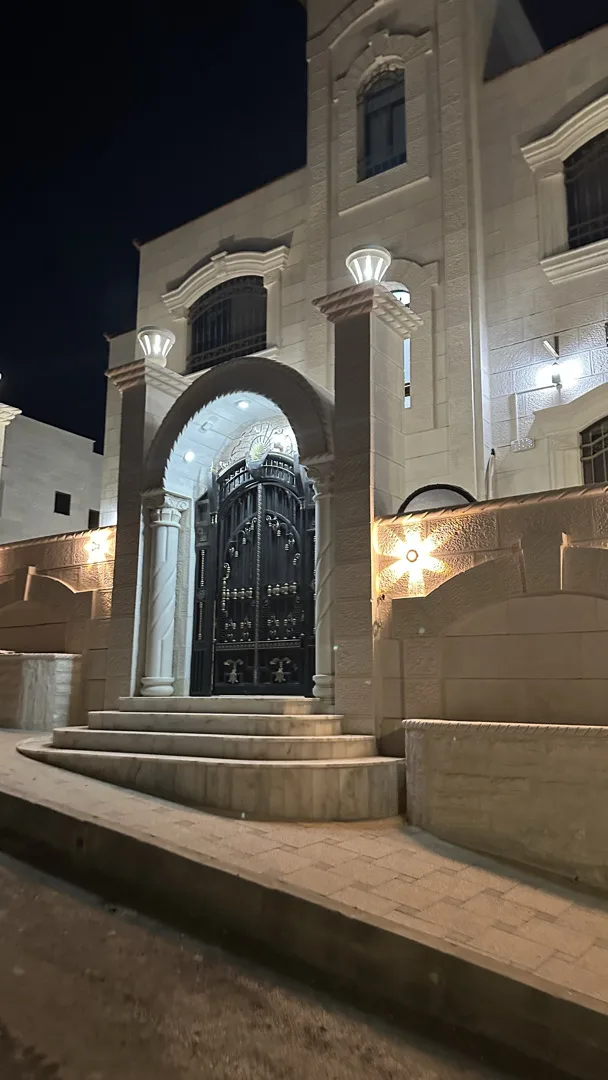 فيلا مميزة بالمستندة الغربية