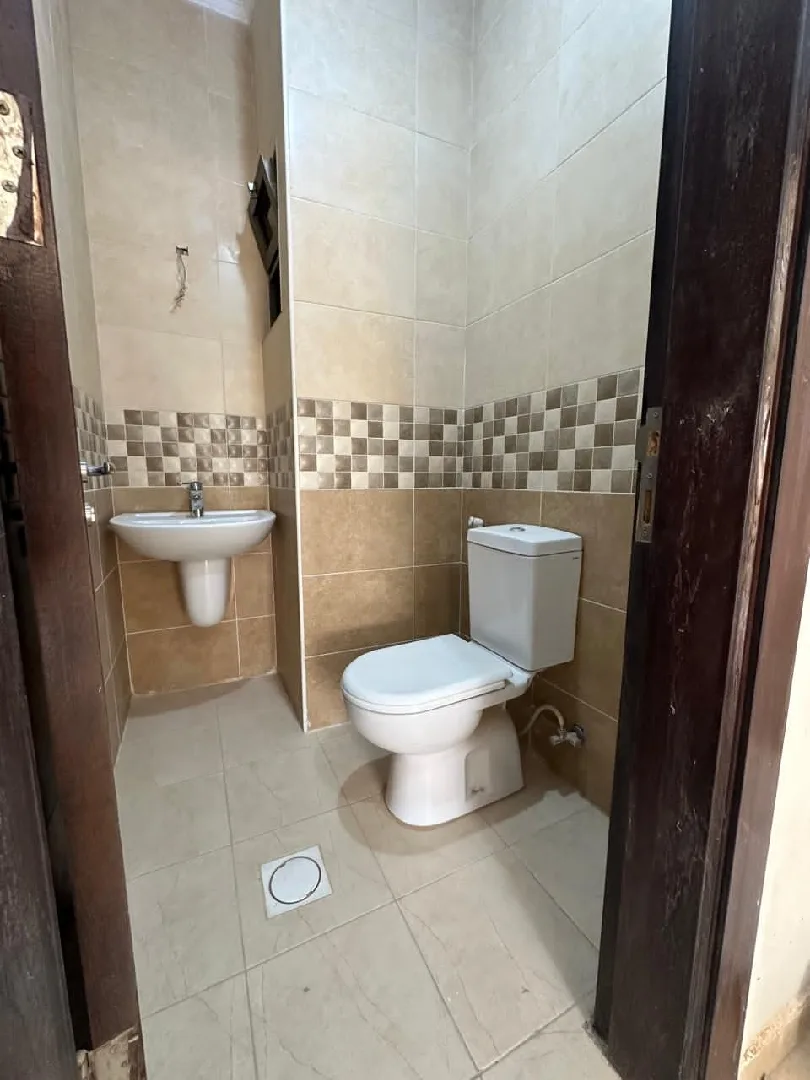 شقة جديدة طابق ثاني للبيع في ابو نصير حي الضياء بدفعة واقساط من المالك مباشرة