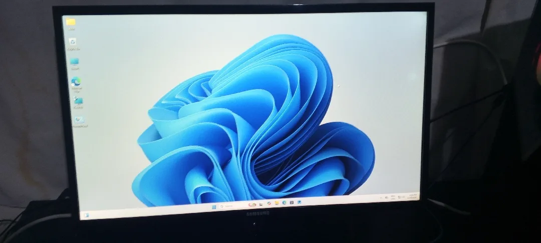 كمبيوتر بشغل كل اشي العاب برامج تصاميم وكاله للبيع بسعر حرق