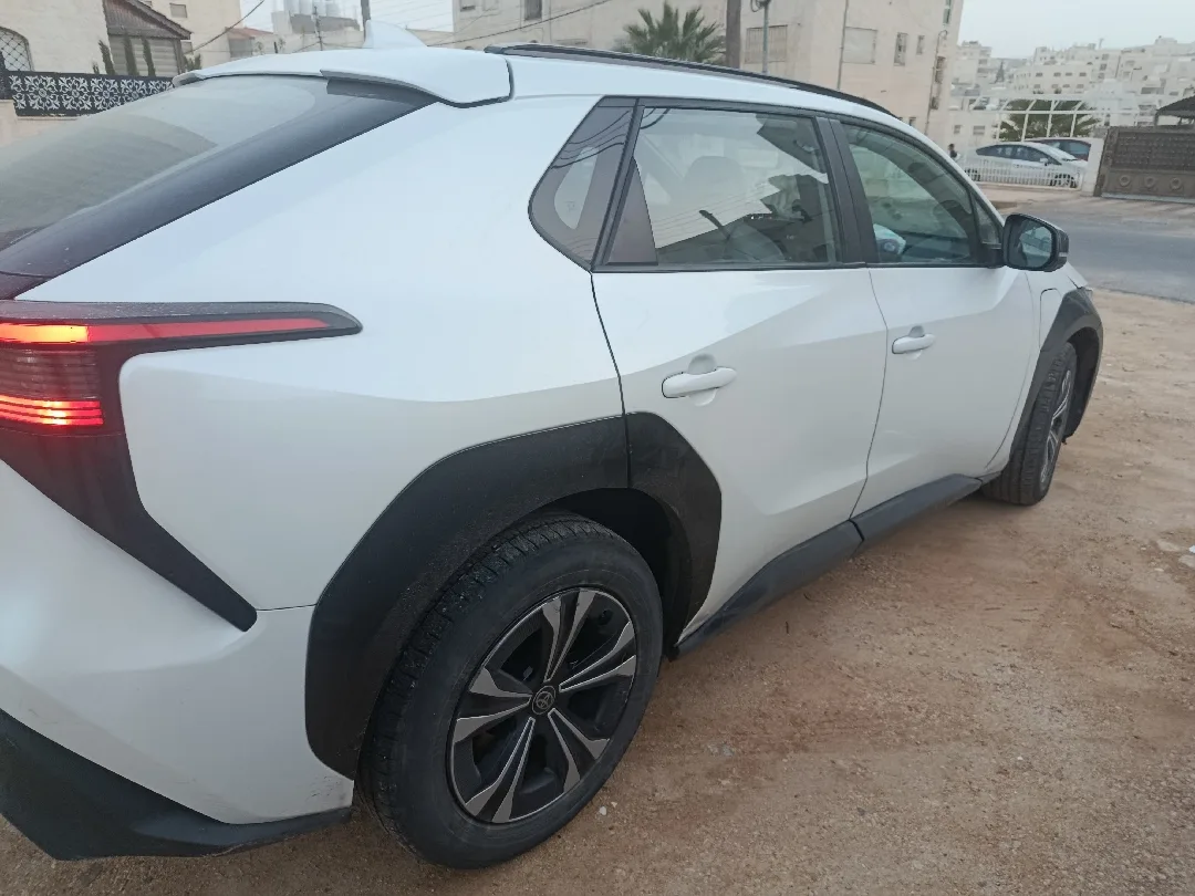 تويوتا BZ4X 2023