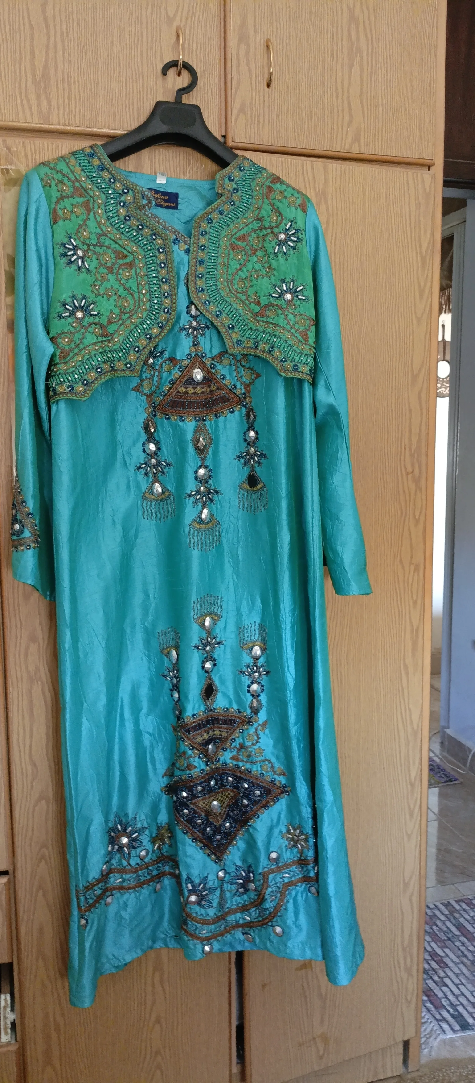 أطقم شبه جديد للبيع